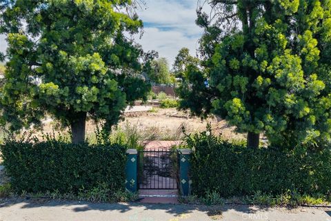 Photo of 2034 El Molino, Altadena, CA 91001 (MLS # AR26058564)