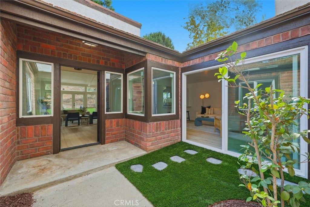 Photo of 17207 Avenida De La Herradura, Pacific Palisades, CA 90272 (MLS # SB25243469)