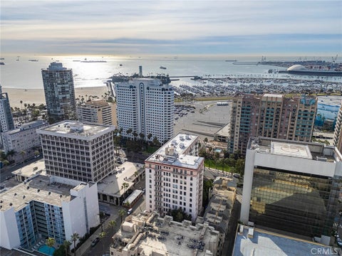 Photo of 455 E Ocean Blvd BLVD #915, Long Beach, CA 90802 (MLS # OC26223940)