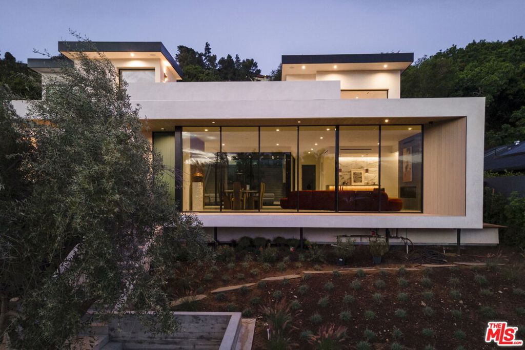 5208 Sanchez Drive, Los Angeles CA 90008