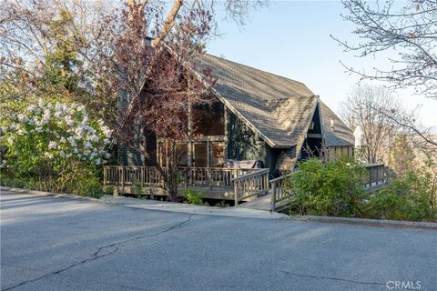Photo of 1145 Voltaire Dr, Lake Arrowhead, CA 92352 (MLS # IG26091198)