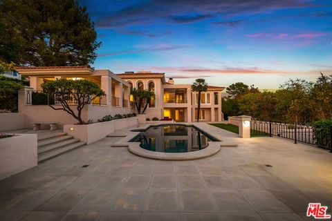 1136 Calle Vista Drive Beverly Hills CA 90210