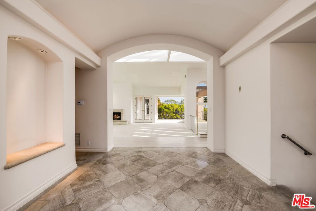 1136 Calle Vista Drive