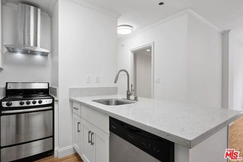 Tiny photo for 1440 VETERAN Avenue #102, Los Angeles, CA 90024 (MLS # 26840703)