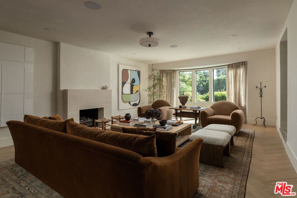 Photo of 1364 Londonderry Place, Los Angeles, CA 90069 (MLS # 25589023)
