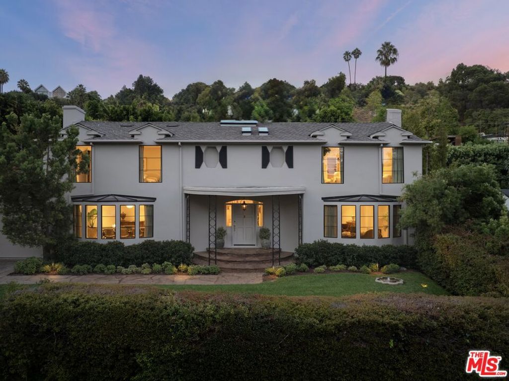 Photo of 1364 Londonderry Place, Los Angeles, CA 90069 (MLS # 25589023)