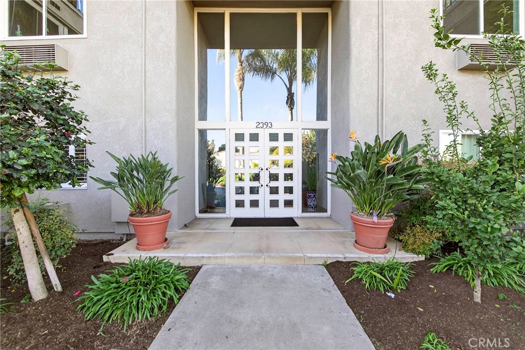 2393 Via Mariposa W 2B