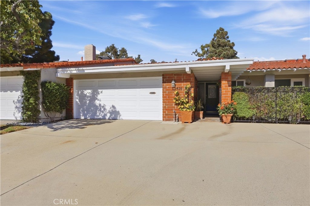438 Vista Parada, Newport Beach CA 92660 - Photo 1