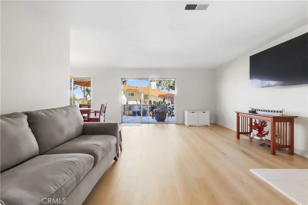 438 Vista Parada, Newport Beach CA 92660 - Photo 6