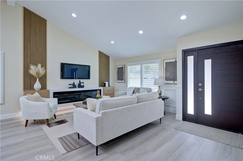 3200 Via Buena Vista #C