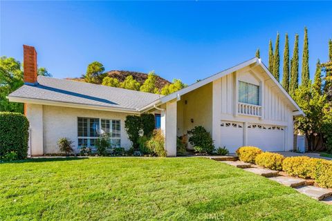 Photo of 27061 Esward Dr, Agoura Hills, CA 91301 (MLS # SR26081222)