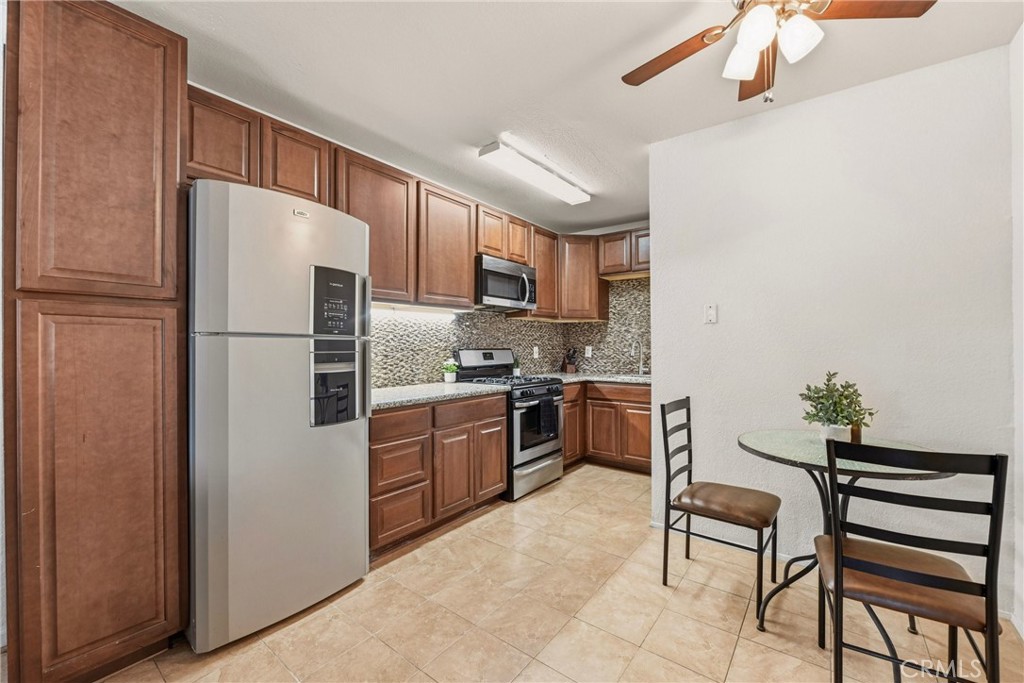 868 E Alvarado 44