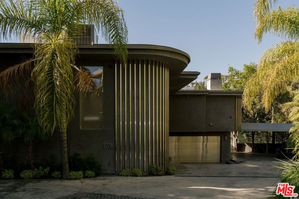 Photo of 1778 Viewmont Drive, Los Angeles, CA 90069 (MLS # 25617293)