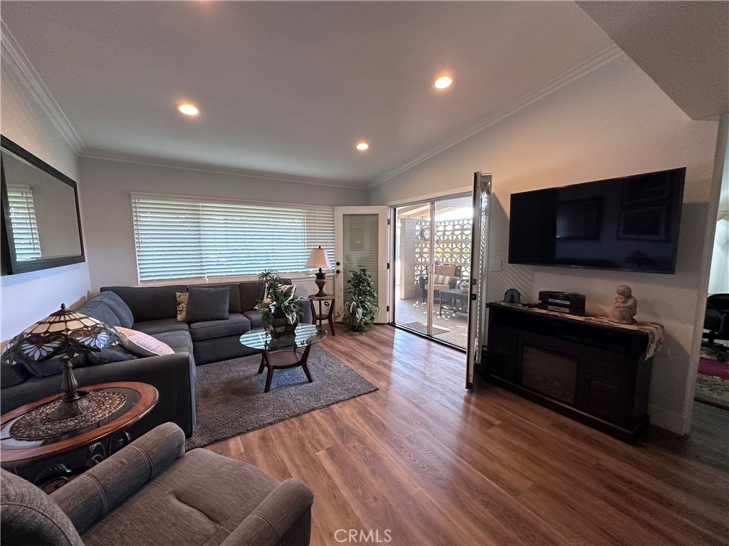 1501 Pelham 127F