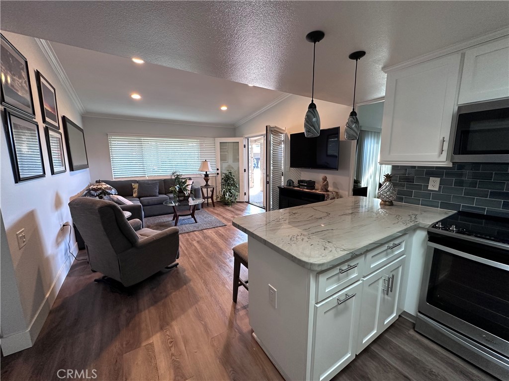 1501 Pelham 127F