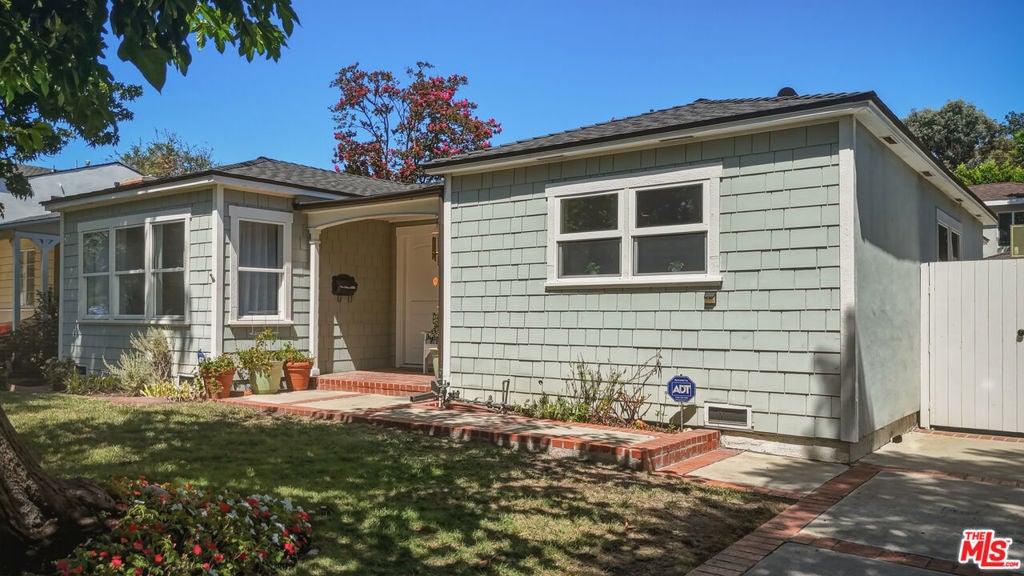 12123 Addison Street, Los Angeles CA 91607