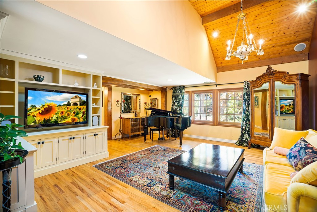 25736 Punto De Vista Drive