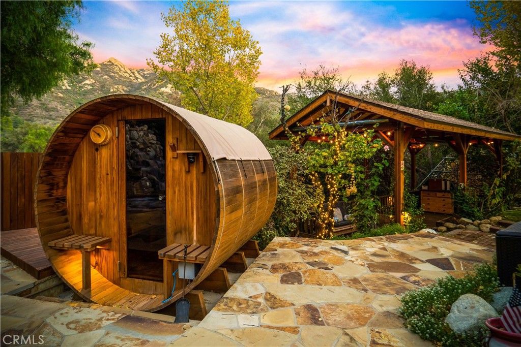 Photo of 25736 Punto De Vista Drive, Calabasas, CA 91302 (MLS # SR26062539)