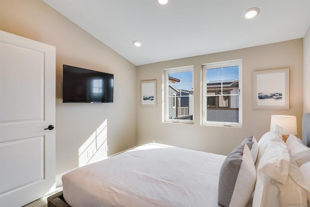 listing image 130723679285280915875