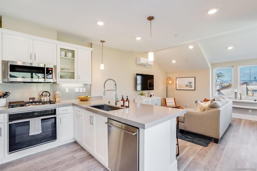 listing image 130722761815889899796