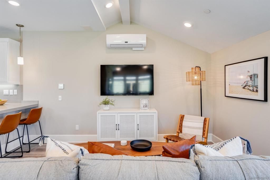 listing image 130721773094503890940