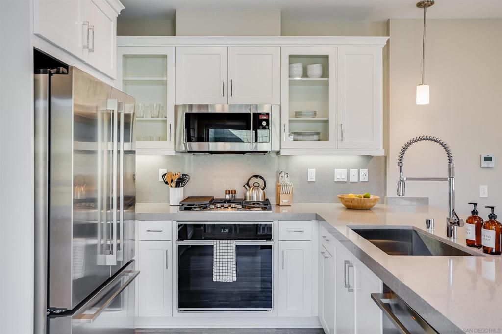 listing image 130727823586481951382