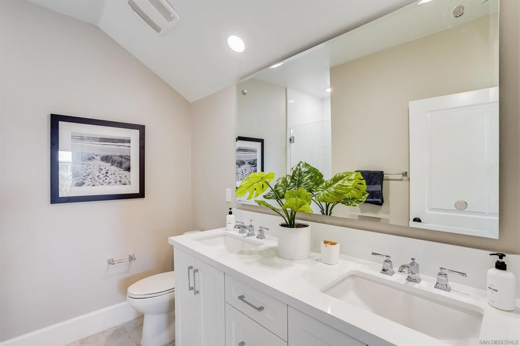 listing image 130729689781018790529