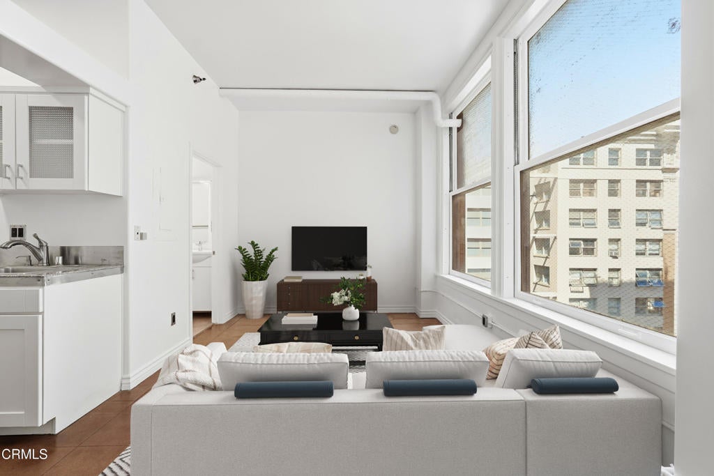 215 W 7th Street