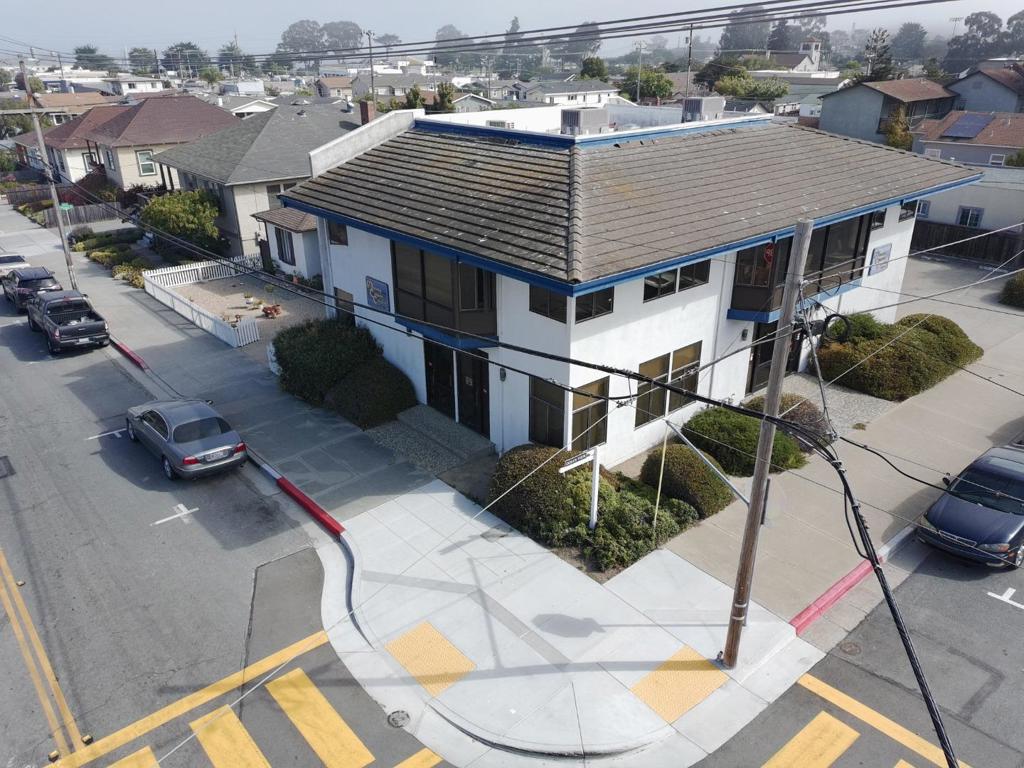 595 Figueroa Street