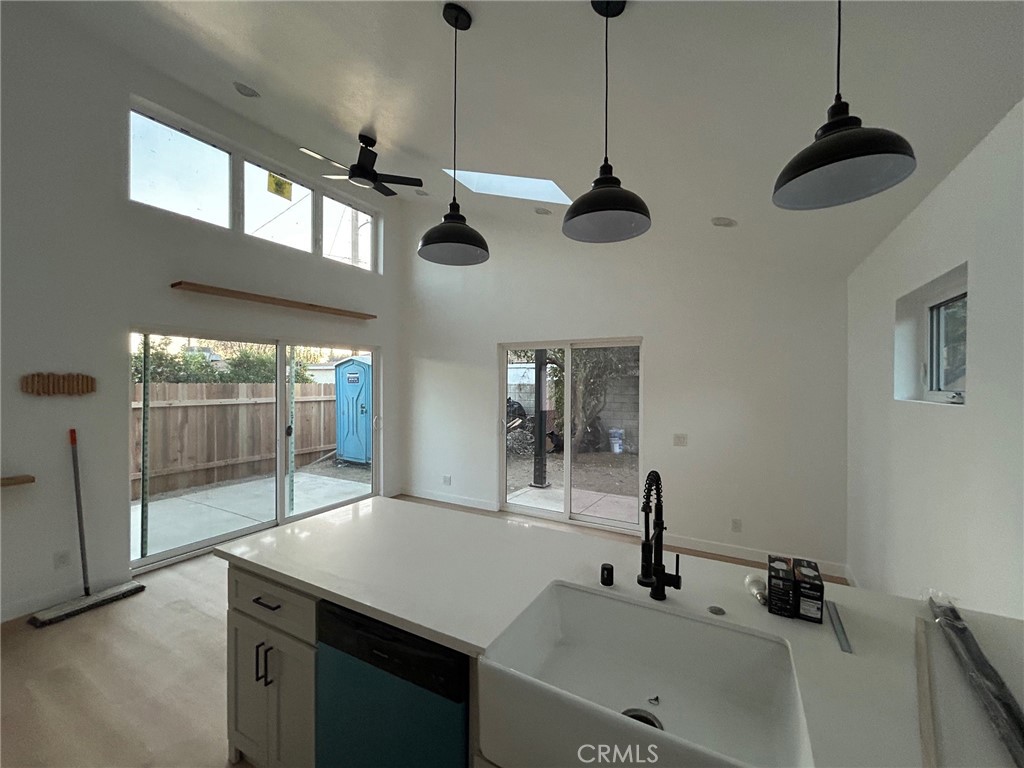 16124 San Fernando Mission Boulevard