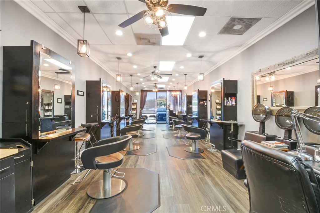 9986 Lakewood Boulevard