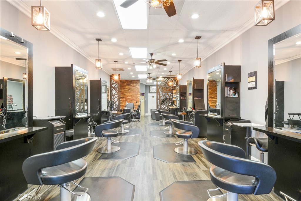 9986 Lakewood Boulevard