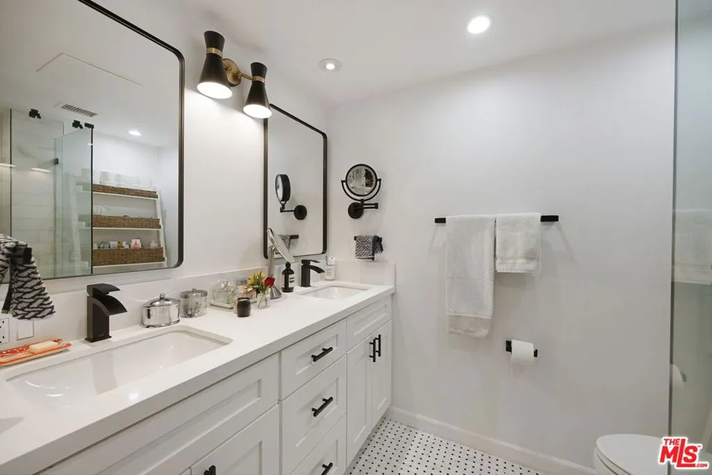 Los Angeles, California 90067, United States, 2 Bedrooms Bedrooms, ,2 BathroomsBathrooms,Residential,Active,231973