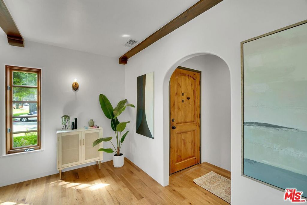 Photo of 4300 Laurelgrove Avenue, Studio City, CA 91604 (MLS # 25627187)