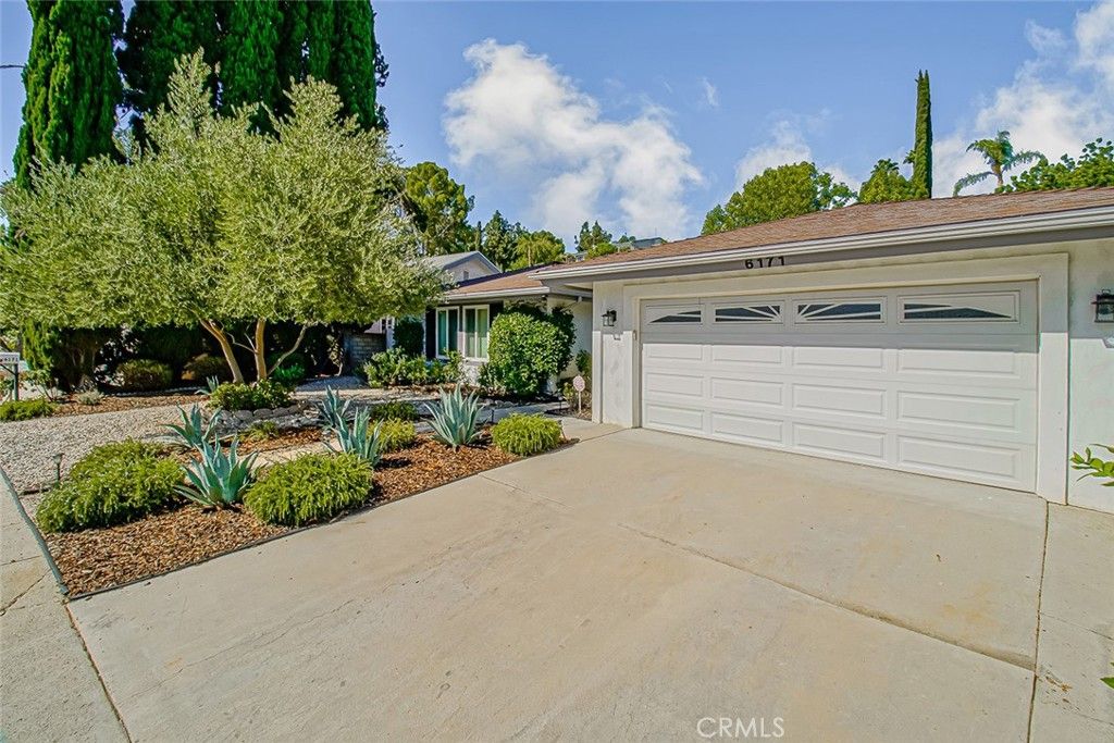 Photo of 6171 Jared Court, Woodland Hills, CA 91367 (MLS # SR25169636)