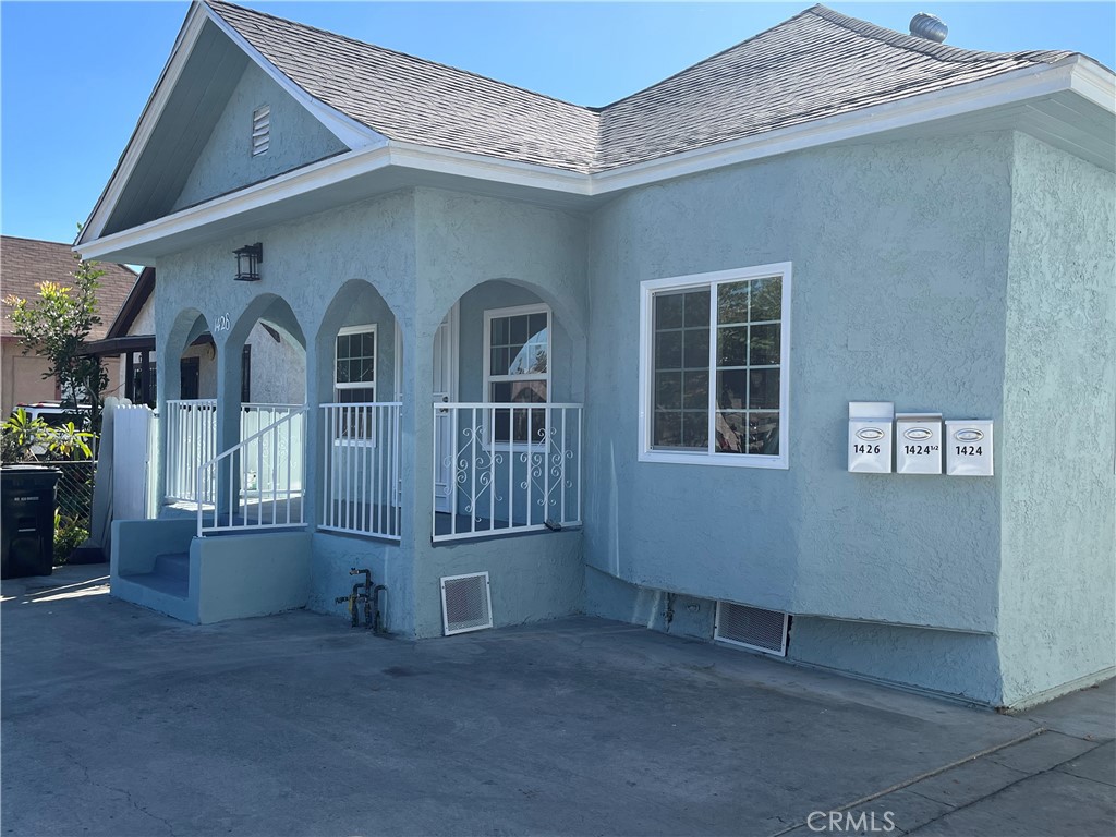 Located near metropolitan Downtown LA with easy access to the 110, 10 freways, shopping, and the vibrant South Figueroa corridor. This property features a beautiful remodeled three bedrooms one bath single family home plus two income producing units-all with separate meters. Tenants pays all utilities. Easy to show! see agent remarks for details.