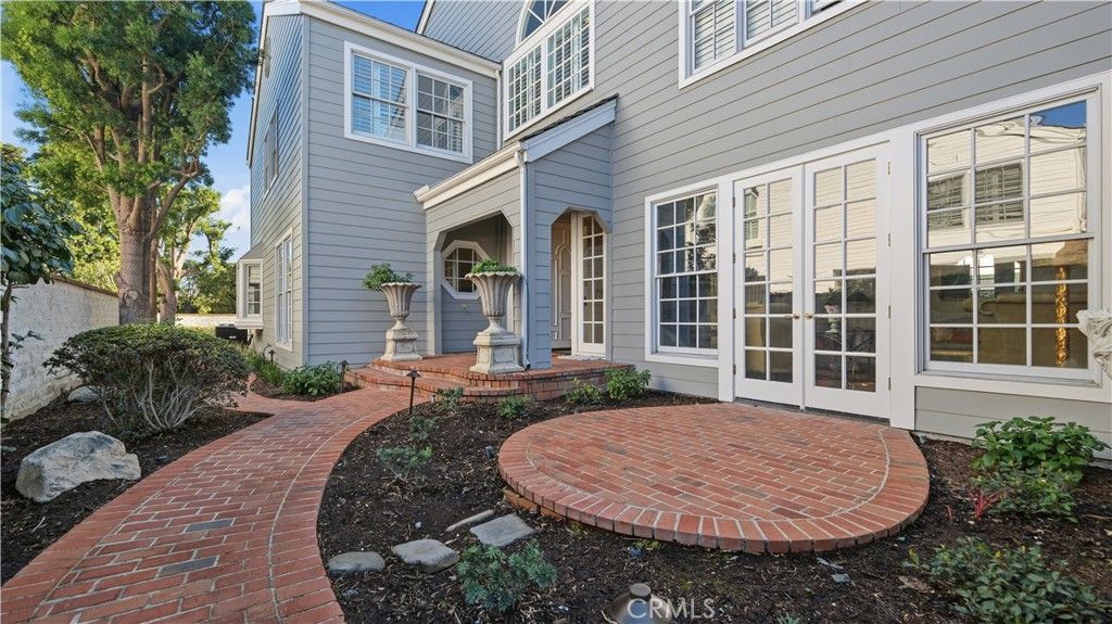 Photo of 18 Hillsdale Dr, Newport Beach, CA 92660 (MLS # OC26040199)