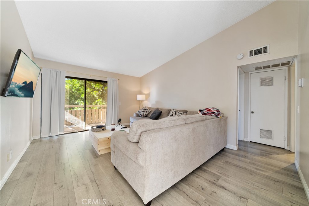1150 S Meadow 6