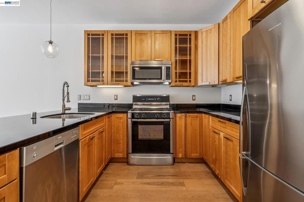 2300 2300 Broadway 4