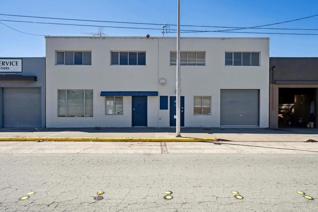 Prime Commercial Building visible from 101hwy in San Mateo. This exceptional property offers a rare opportunity for businesses seeking top-tier commercial space. Located just off the 101 Freeway, the building boasts prime visibility, offering an unparalleled advertising opportunity to capture high traffic exposure. Featuring: Three commercial roll-up doors Soaring high ceilings ADA Bathroom Open work concept design Safe storage This space is tailored for both functionality and collaboration. With best-in-class accommodations for staff, this premier property is perfect for a growing business looking to make an impact in San Mateo. There are 2 separate suites. Suite 929 has 2,000 leasable square feet at $2.50 per square foot and Suite 931 has 3,160 leasable square feet also at $2.50 per square foot. Lease(s) shall be NNN.