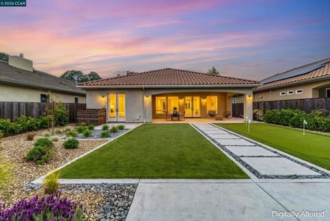 Photo of 8705 Morgan Creek Ln Ln, Roseville, CA 95747 (MLS # 41129500)