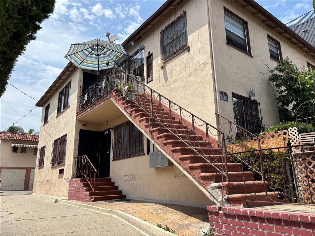 Located in the heart of Silver Lake! Don't miss this amazing OPPORTUNITY!! Must be seen! Great investment! Charming 5-unit property with a 6th non conforming unit just waiting to be converted to a possible legal ADU. Super Low rents with so much upside. Great unit mix with two 2 bedroom units and 3 one bedroom units and a potential future ADU, incredible 13 CAP at market rents and 6 GRM. Trust Sale.