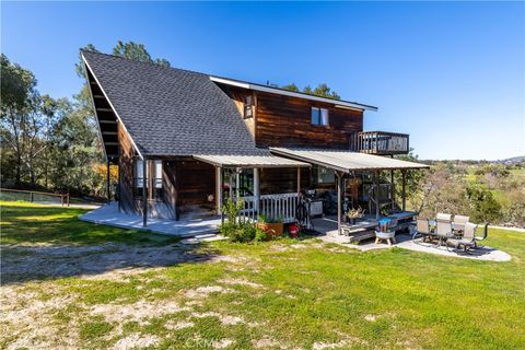 Photo of 9101 La Paz Rd, Atascadero, CA 93422 (MLS # NS26051478)