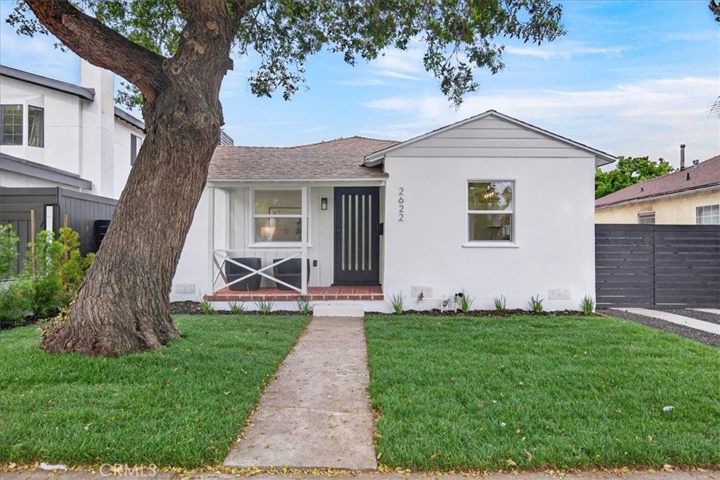 Photo of 2622 S Bentley Avenue, Los Angeles, CA 90064 (MLS # IG26069817)