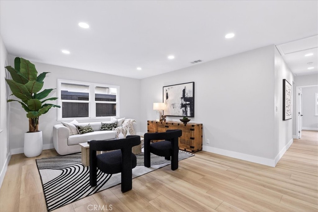 2622 S Bentley Avenue