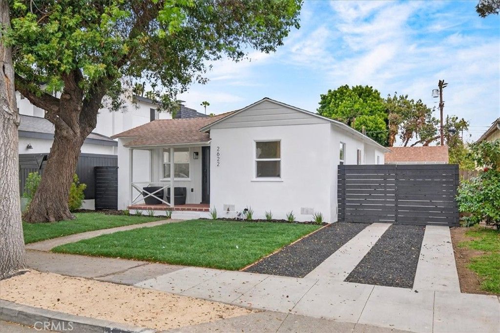 Photo of 2622 S Bentley Avenue, Los Angeles, CA 90064 (MLS # IG26069817)