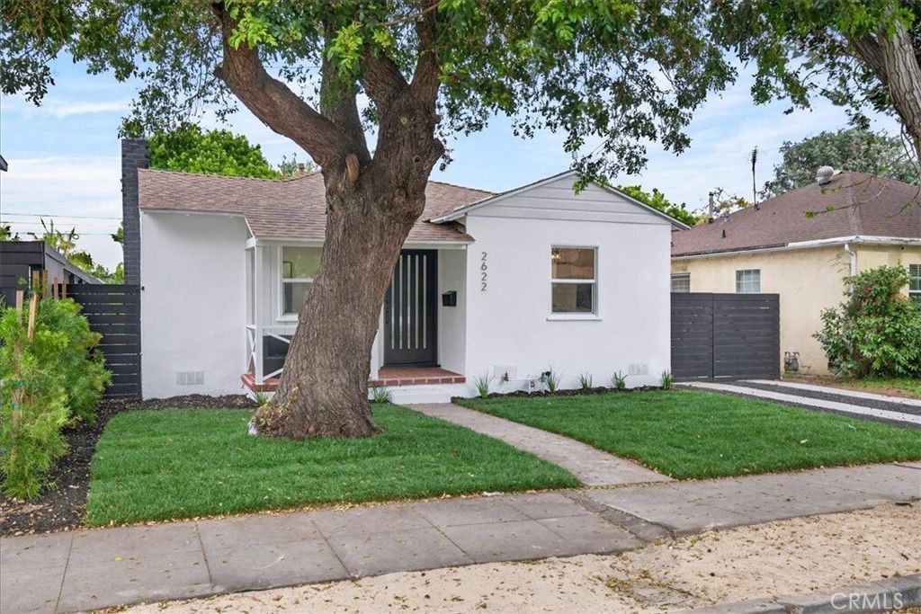 Photo of 2622 S Bentley Avenue, Los Angeles, CA 90064 (MLS # IG26069817)