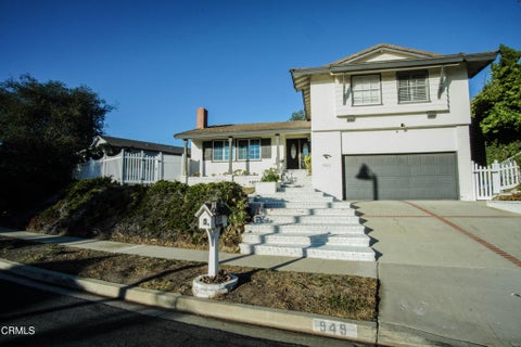 Photo of 949 Calle Ruiz, Thousand Oaks, CA 91360 (MLS # V1-39438)