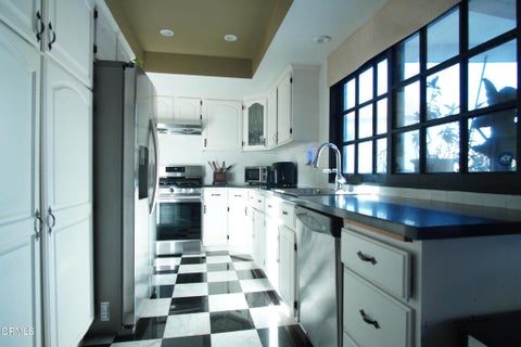 Tiny photo for 949 Calle Ruiz, Thousand Oaks, CA 91360 (MLS # V1-39438)