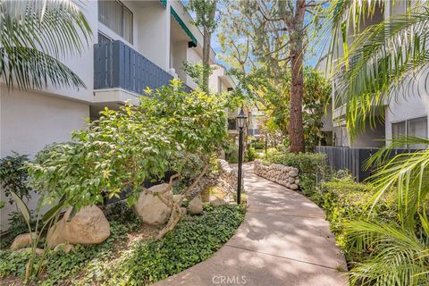 18645 Hatteras Street 203 Tarzana CA 91356